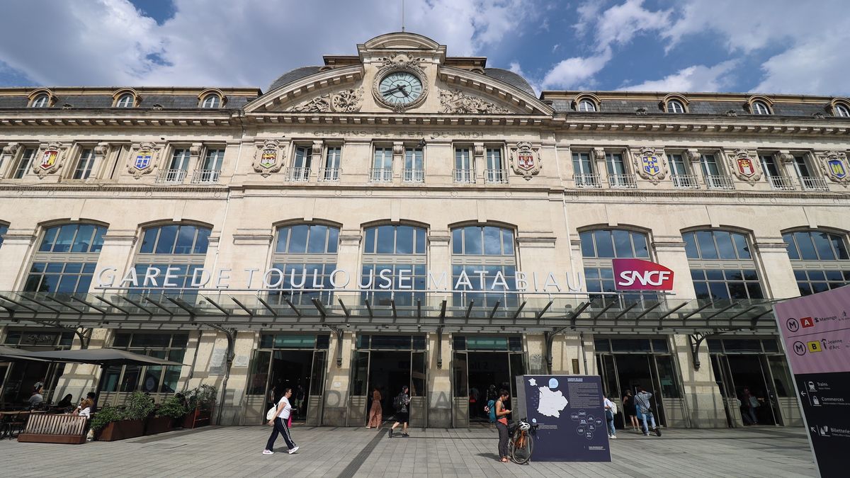 Rodiče ve Francii odjeli rychlíkem a tříletou dceru zapomněli na nástupišti